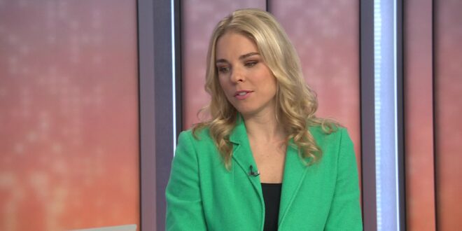 Europoslankyňa Veronika Cifrová Ostrihoňová v štúdiu Ranné Noviny TV JOJ