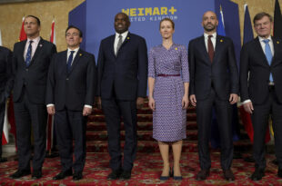 Na snímke zľava taliansky šéf diplomacie Antonio Tajani, poľský šéf diplomacie Radoslaw Sikorski, jeho španielsky rezortný kolega José Manuel Albares Bueno, britský šéf diplomacie David Lammy, vysoká predstaviteľka Európskej únie (EÚ) pre zahraničné veci a bezpečnostnú politiku Kaja Kallasová, nový nemecký minister zahraničných vecí Johann Wadephul a francúzsky minister pre európske záležitosti Benjamin Haddad pózujú na rokovaní skupiny Weimar+ o Ukrajine. PHOTO: TASR